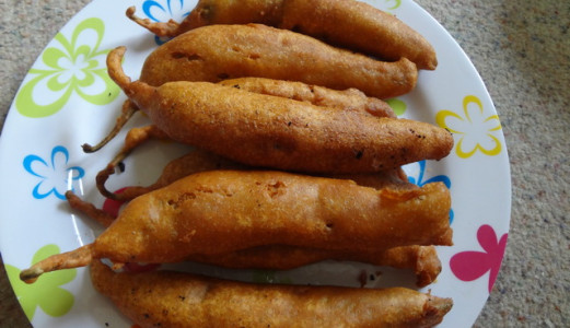 Mirapakaya Bajji/Chilli Fritters/Chilli Bhajia